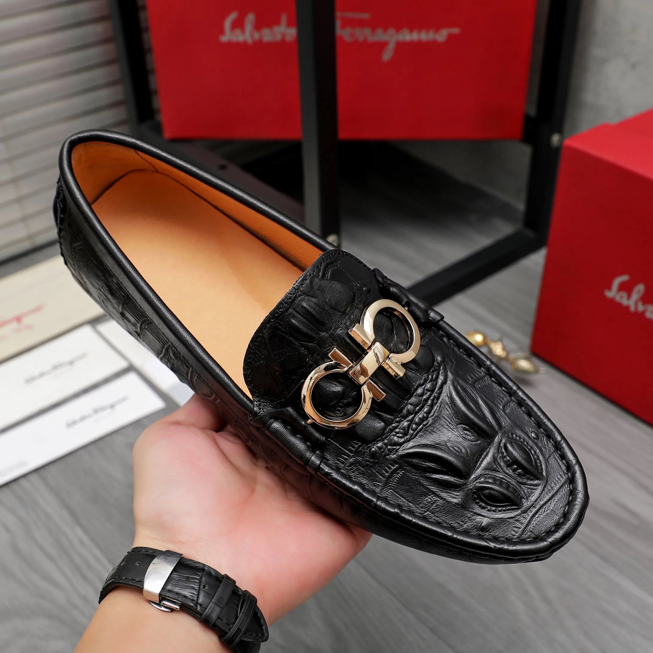 Men's shoes 💰380 Product trademark: Ferragamo "Ferragamo" casual slip-on shoes Regular size: 38-45 (45. Customized, non-returnable) Product materials: Selected crocodile pattern cowhide upper, pigskin lining, rubber outsole
